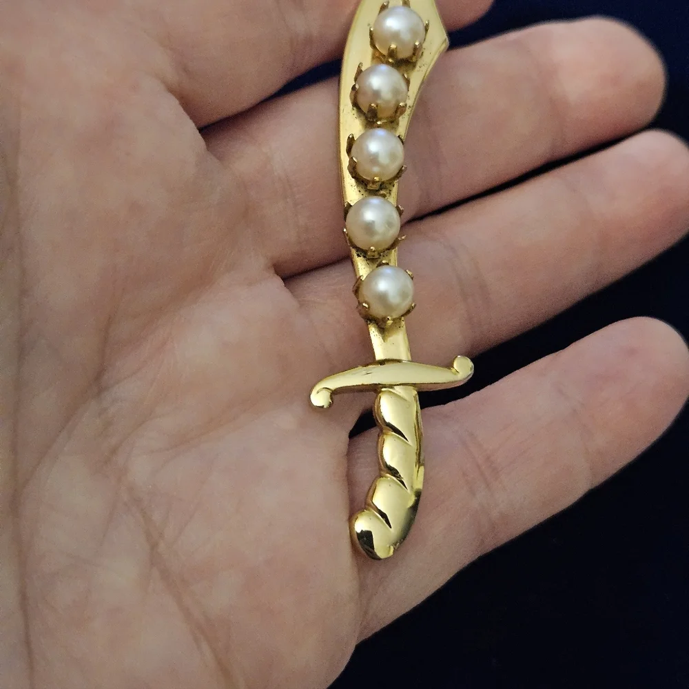 VTG Goldtone Scimitar Sword Brooch with Faux Pearl Accents-Figural Pin 3